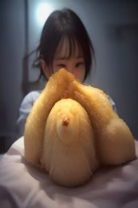 动作大片封面，爆炸烟雾中英雄身影逆光而立，高清电影下载动作片推荐